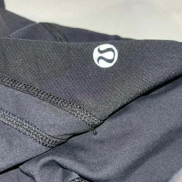 (#13)NWOTLululemonWomen'sSize4Run Inspire Crop II Black Petal Pop Multi Leggings - Picture 6 of 6